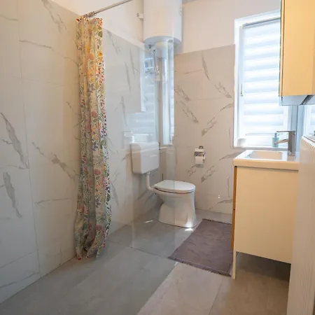 Khodai Apartman *